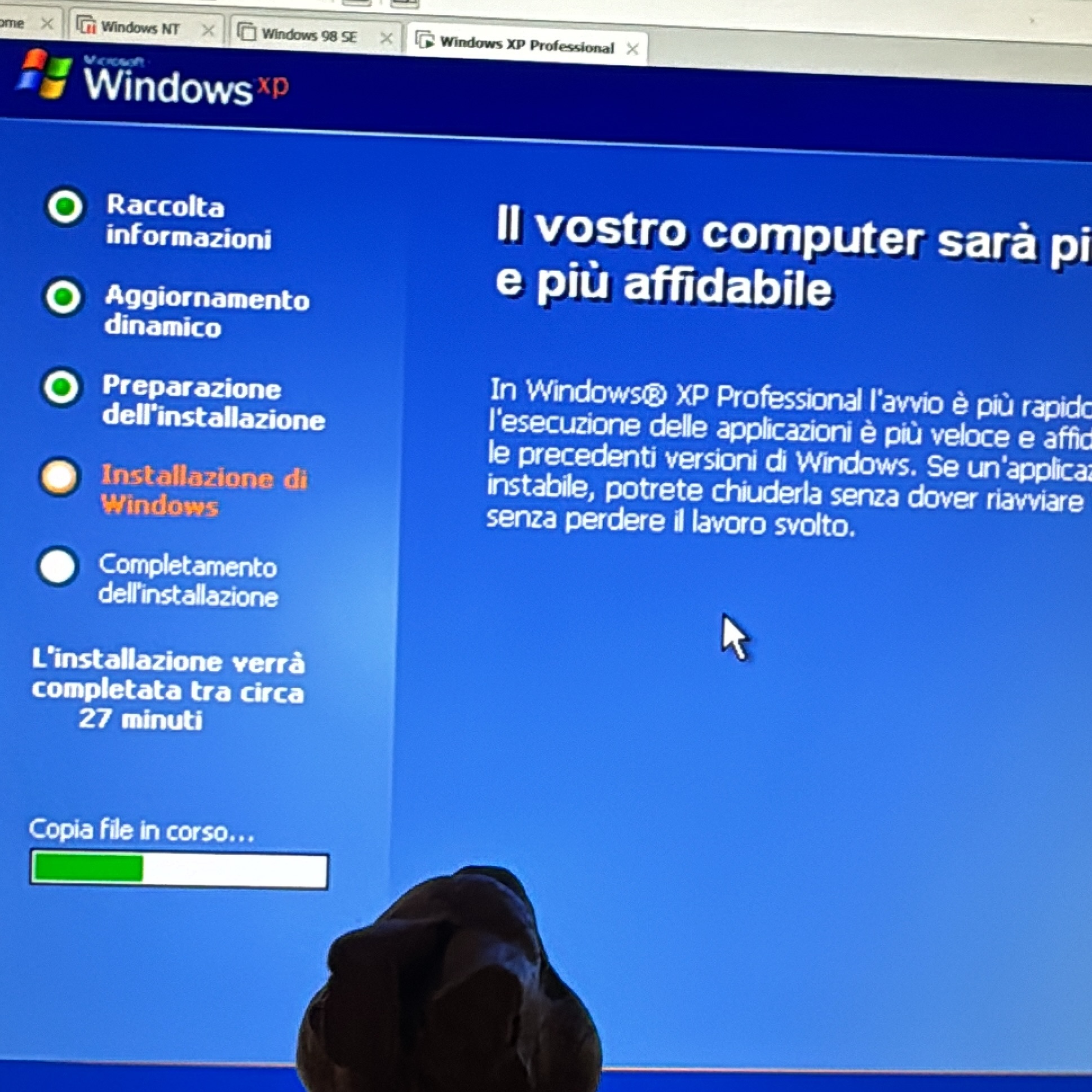 Bruno si è scordato che non è che su Windows 98 puoi proprio allargare i dischi come ti pare. Dunque sta facendo un’altra macchina con XP.